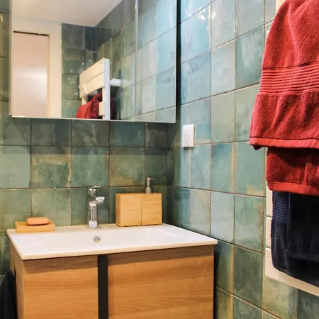 Apartment Charming Mezzanine Near Buttes-chaumont Paris