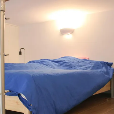 Charming Mezzanine Near Buttes-chaumont Apartment