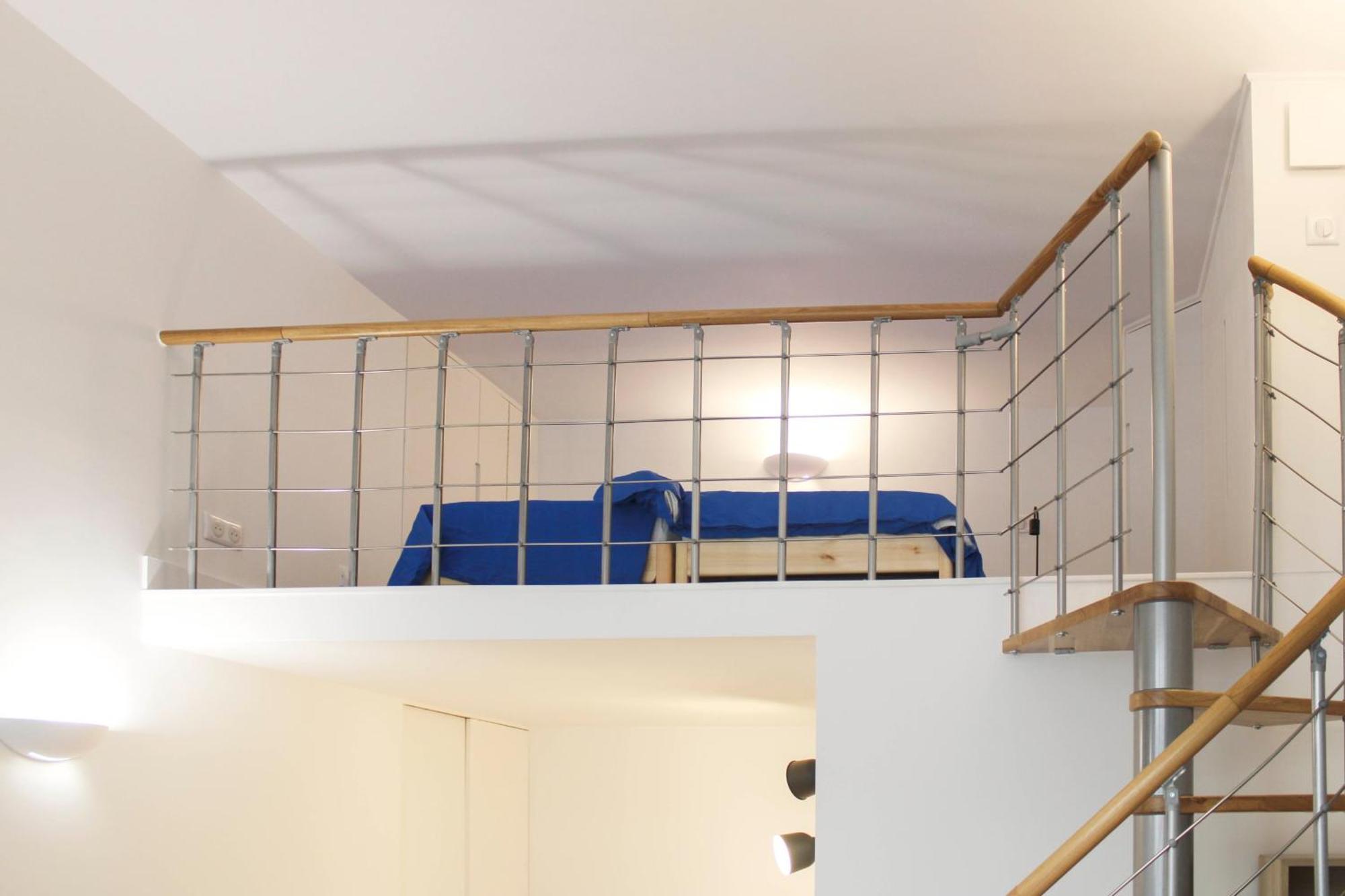 Charming Mezzanine Near Buttes-chaumont Apartment *